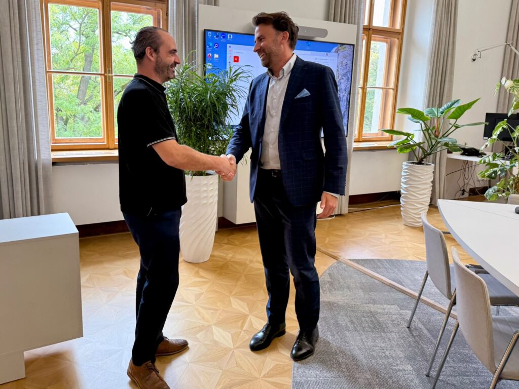 Enlarge the second photo
